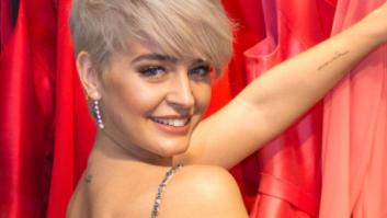 Laura Escanes muestra los mensajes que le envía un acosador sexual