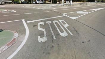 Dos operarios de Tudela (Navarra) pintan por error un 'Sotp' en lugar de 'Stop' y su fallo se vuelve viral