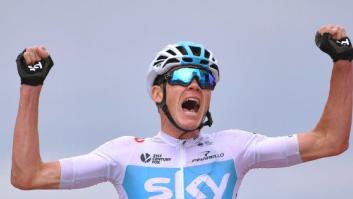 La escena más surrealista del Giro de Italia: Froome enfrentándose a un 'dinosaurio'