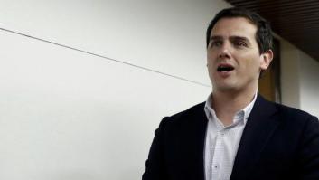 Recuperan dos tuits contradictorios de Albert Rivera sobre pitar el himno
