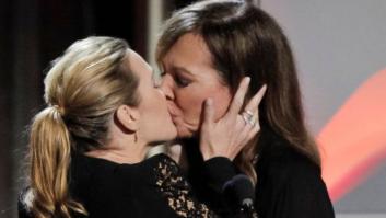 Por qué Kate Winslet y Allison Janney se besaron en una entrega de premios
