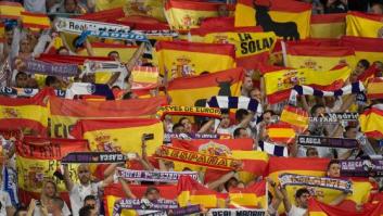 El Santiago Bernabéu se llena de banderas de España tras el referéndum en Cataluña