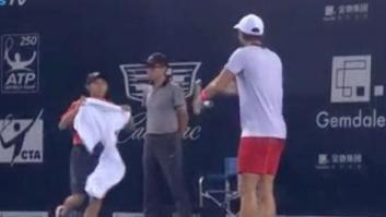 Críticas al tenista español Fernando Verdasco por lo que le hizo a este recogepelotas