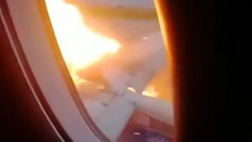 El vídeo del interior del avión incendiado en Moscú que hace revivir el angustioso momento