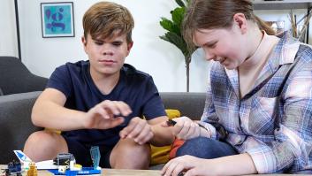 Lego desarrolla manuales para personas con discapacidad visual