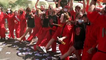 Los trabajadores de Nissan protestan disfrazados de 'La casa de papel'