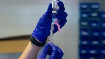 El ECDC ve necesario seguir vacunándose contra la covid durante "las próximas décadas"