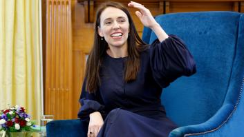 Un micrófono capta a Jacinda Ardern llamando "capullo arrogante" a un diputado