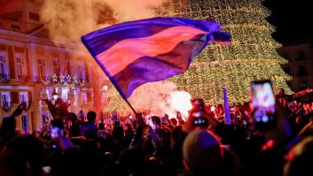 Dos argentinos detenidos por escalar el árbol de Navidad de Sol tras la victoria del Mundial