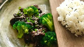 Solomillo salsa de ostra y vegetales verdes