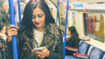 Javier Ojeda, de Danza Invisible, sorprende a los viajeros de Metro de Málaga cantando 'Sabor de Amor'
