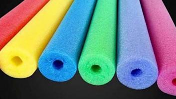 Así es como un simple churro de piscina se transforma en la mejor herramienta para mantener la cocina ordenada