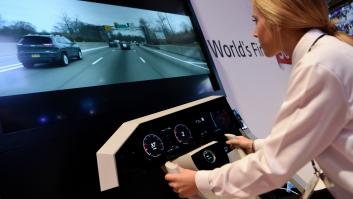 Piden retirar el cartel de una jura de bandera con una mujer en minifalda