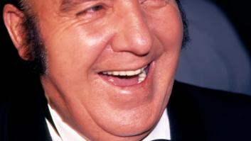 Un semáforo recuerda a Chiquito de la Calzada en su barrio malagueño