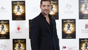 David Bisbal celebra 20 años de carrera y ya no es el de rizos y camiseta de 'tirantas'