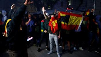 Un grupo de manifestantes agrede brutalmente a un ultra