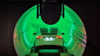 Elon Musk presenta un "cristal indestructible" y se le rompe en la demostración