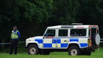 La policía británica detiene a tres personas por terrorismo tras la explosión de un taxi en Liverpool