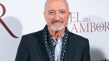 'The Times' se hace una seria pregunta sobre España tras ver estos dos tuits de Pérez-Reverte