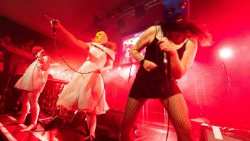 Orina sobre Putin y maletas con sangre: el provocador videoclip de Pussy Riot contra la guerra de Ucrania