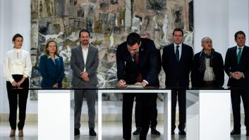 El reivindicativo atuendo de Pepe Álvarez (UGT) en la firma del Pacto por la reactivación económica