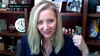 Prueba de agudeza visual: hay un adorno de la cocina de Monica y Rachel en la estantería de Phoebe