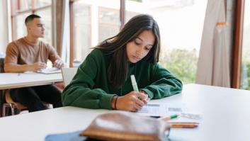 El cobro de las becas se acelera, ya la han recibido un 50% más de estudiantes que en 2021