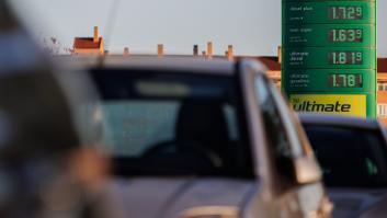El fin del descuento a los carburantes provoca largas colas en las gasolineras