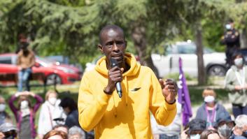 Un diputado de Podemos triunfa al plantear esta dura pregunta a Ayuso en Twitter