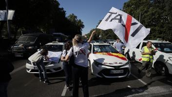 El taxista del tenso encuentro con Ayuso se defiende de su foto con Pablo Iglesias y el Tesla