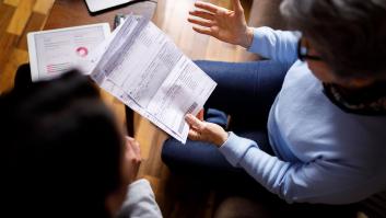 Un experto aclara por qué varía tanto el precio de la luz y apunta qué va a pasar próximamente