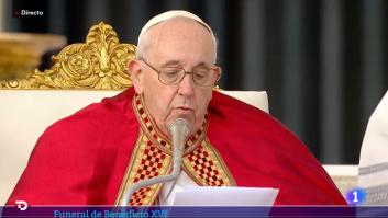 Lorenzo Milá, sorprendido por lo que que ha hecho Francisco en el funeral de Benedicto XVI