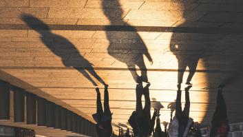 En el espejo y en la hoja: Los rostros de la mujer moderna