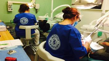 Este dentista sí que garantiza la sonrisa de todos