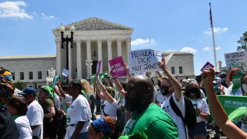 Contextos. Cinc homes i una dona sense pietat