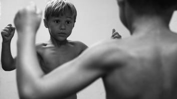 Por qué es crucial mantener una conversación sobre la imagen corporal con tus hijos