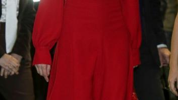 Letizia se convierte en la mujer de rojo para ir a ARCO