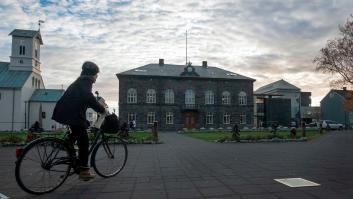 Islandia, el primer país del mundo que ilegaliza la brecha salarial de género