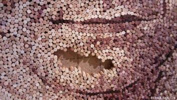 30.000 corchos de vino para dibujar a los reyes Felipe y Letizia (VÍDEO, FOTOS)