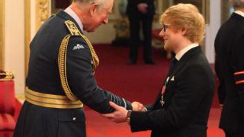 El criticado error de protocolo de Ed Sheeran ante Carlos de Inglaterra