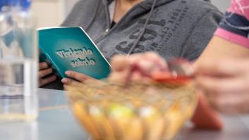 Una reunión de Alcohólicos Anónimos, desde dentro: "Pensaba que la única solución era morirme"