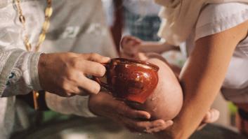 Un cura gallego se niega a bautizar a una niña porque la madrina vive en pareja sin estar casada