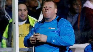 La oscura historia tras la foto de este portero comiéndose un bocadillo que ha dado la vuelta al mundo