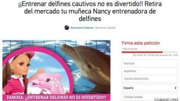 Piden la retirada de una Nancy cuidadora de delfines por "fomentar la explotación de estos animales"
