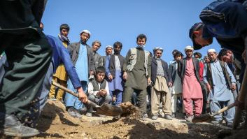 Al menos 63 muertos en varias explosiones junto a una escuela de niñas en Kabul