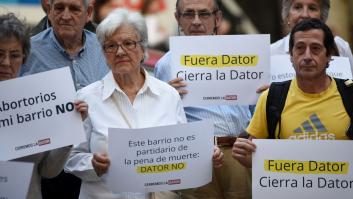 El PSOE propone cárcel para los acosadores de mujeres que acuden a abortar