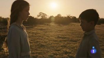 María Bernardeau, hija de Ana Duato, interpreta a Merche de pequeña en el último capítulo de 'Cuéntame'