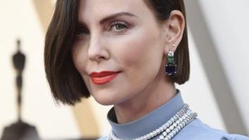 Charlize Theron se tiñe de morena para la alfombra roja de los Oscar