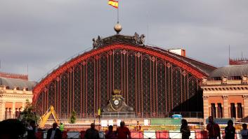 Susto en la estación de Atocha tras escucharse varias explosiones al caer un hombre sobre una catenaria