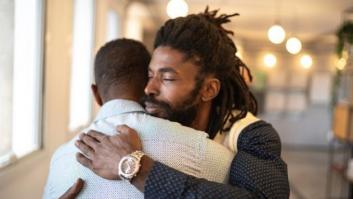 Decir 'te quiero' entre hombres es un ejercicio que todos deberíamos practicar